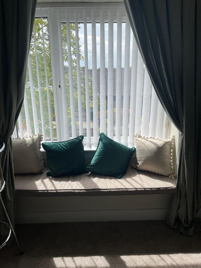 The Nest, Livingston Apartment Ngoại thất bức ảnh